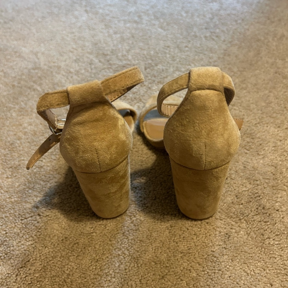 Steve Madden Leather Beige Suede Block Heel Sandals with Ankle Buckle *see pics* - Picture 4 of 7